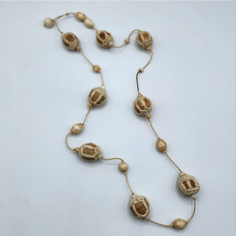 Crocheted & wooden necklace cream & tan